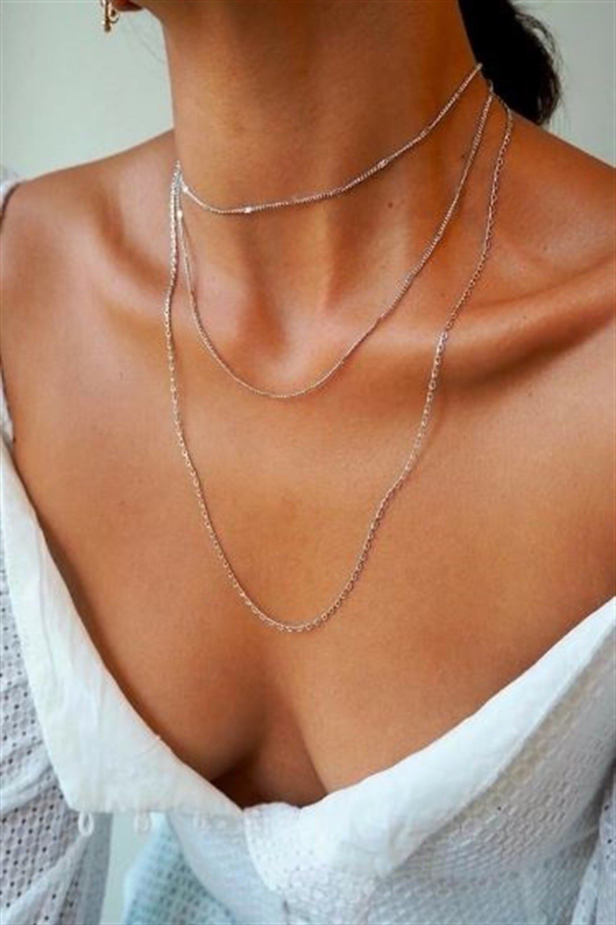 Silver Katmanlı Çoklu Choker ve Uzun Zincir Kolye Kombini