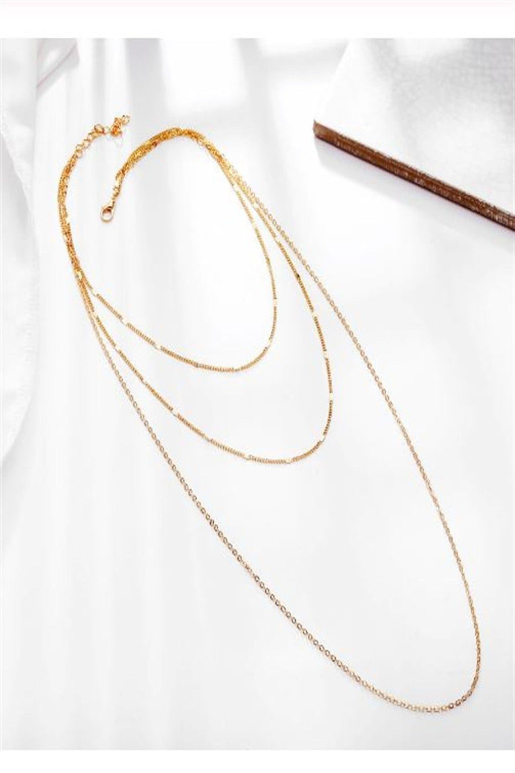 Gold Renk Katmanlı Çoklu Choker ve Uzun Zincir Kolye Kombini