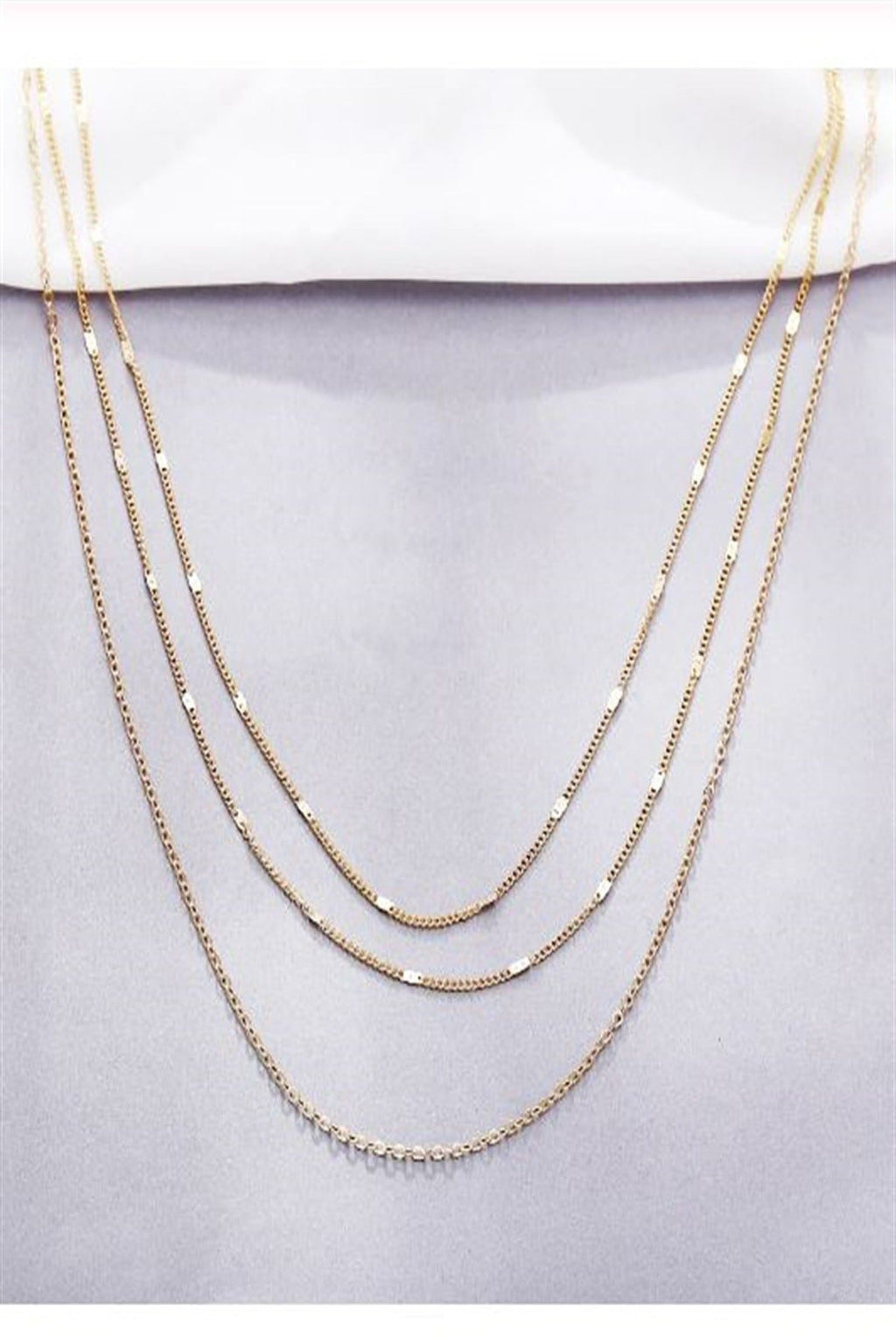 Gold Renk Katmanlı Çoklu Choker ve Uzun Zincir Kolye Kombini