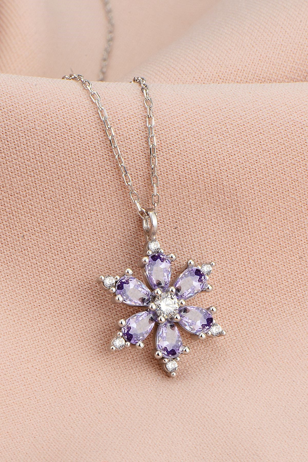 Lila Damla Taşlı Lotus Kamelya Paslanmaz Çelik Kolye