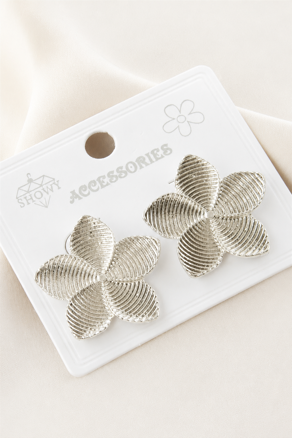 Flora Dokulu İri Metal Küpe - Silver