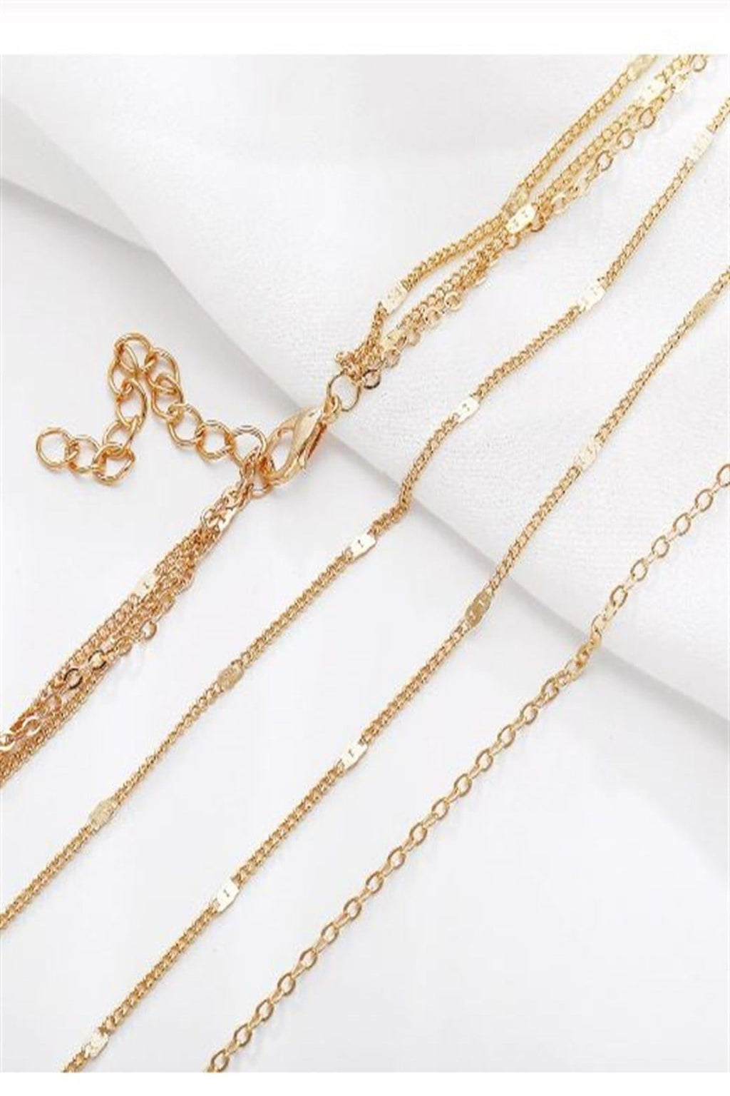 Gold Renk Katmanlı Çoklu Choker ve Uzun Zincir Kolye Kombini